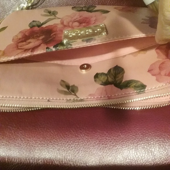 BEBE
Emily Mauve Floral Xbody Final Price - Picture 6 of 7